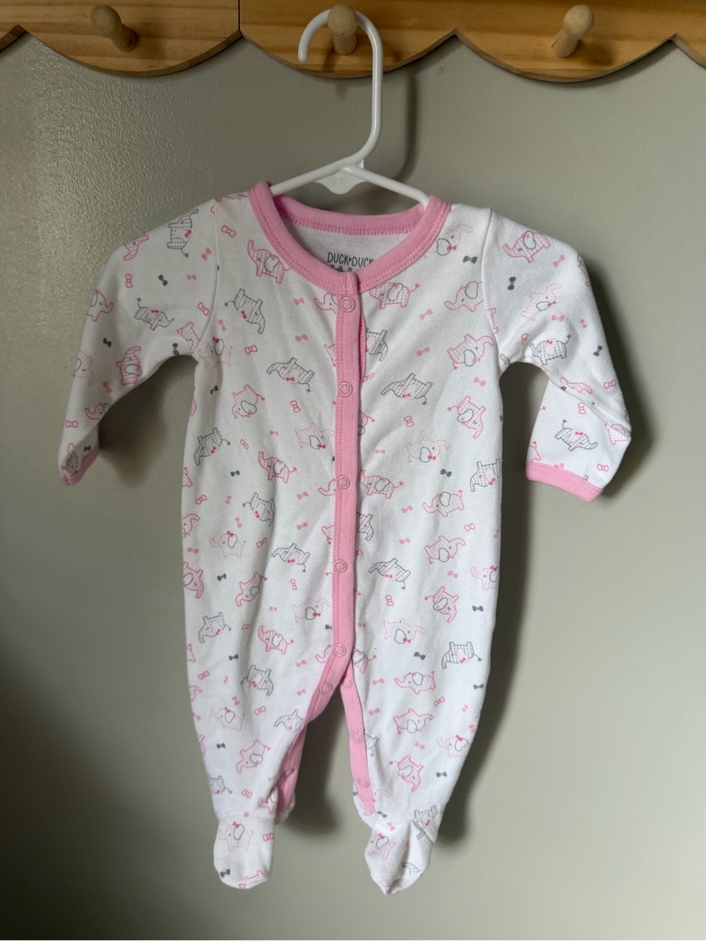 Duck Duck Goose 0-3M White Pink Elephant Footed Sleeper One-Piece Snap Knit
